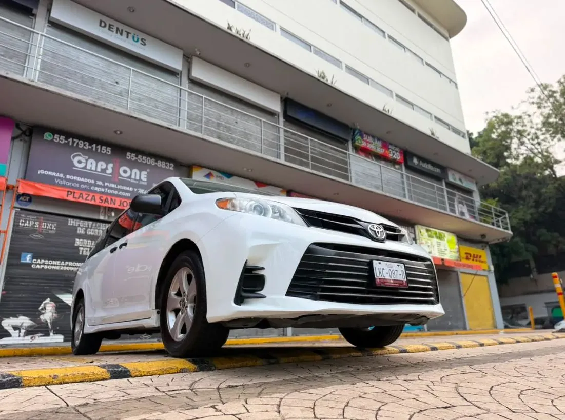 TOYOTA SIENNA CE 2020
