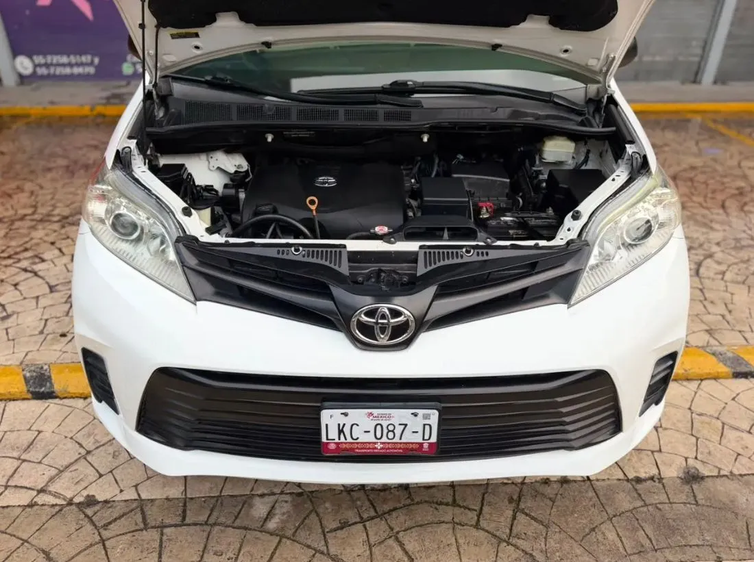 TOYOTA SIENNA CE 2020