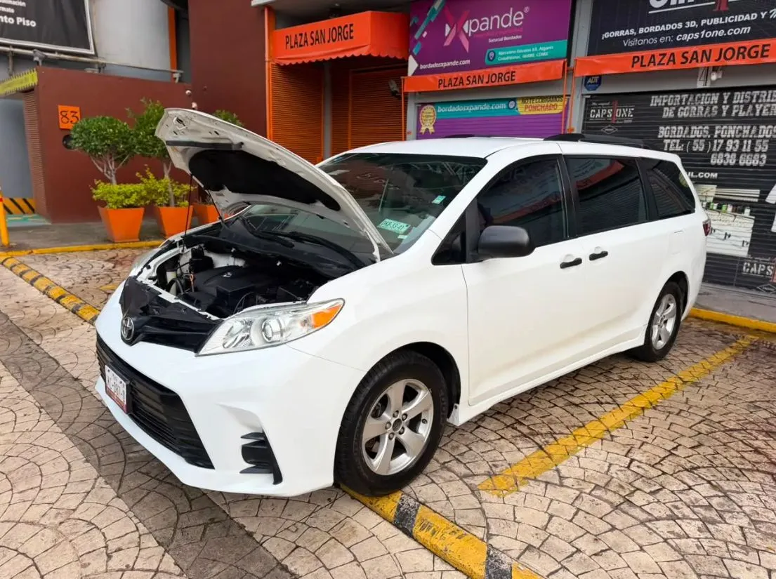 TOYOTA SIENNA CE 2020