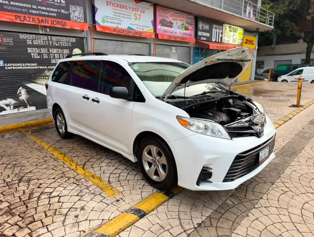 TOYOTA SIENNA CE 2020