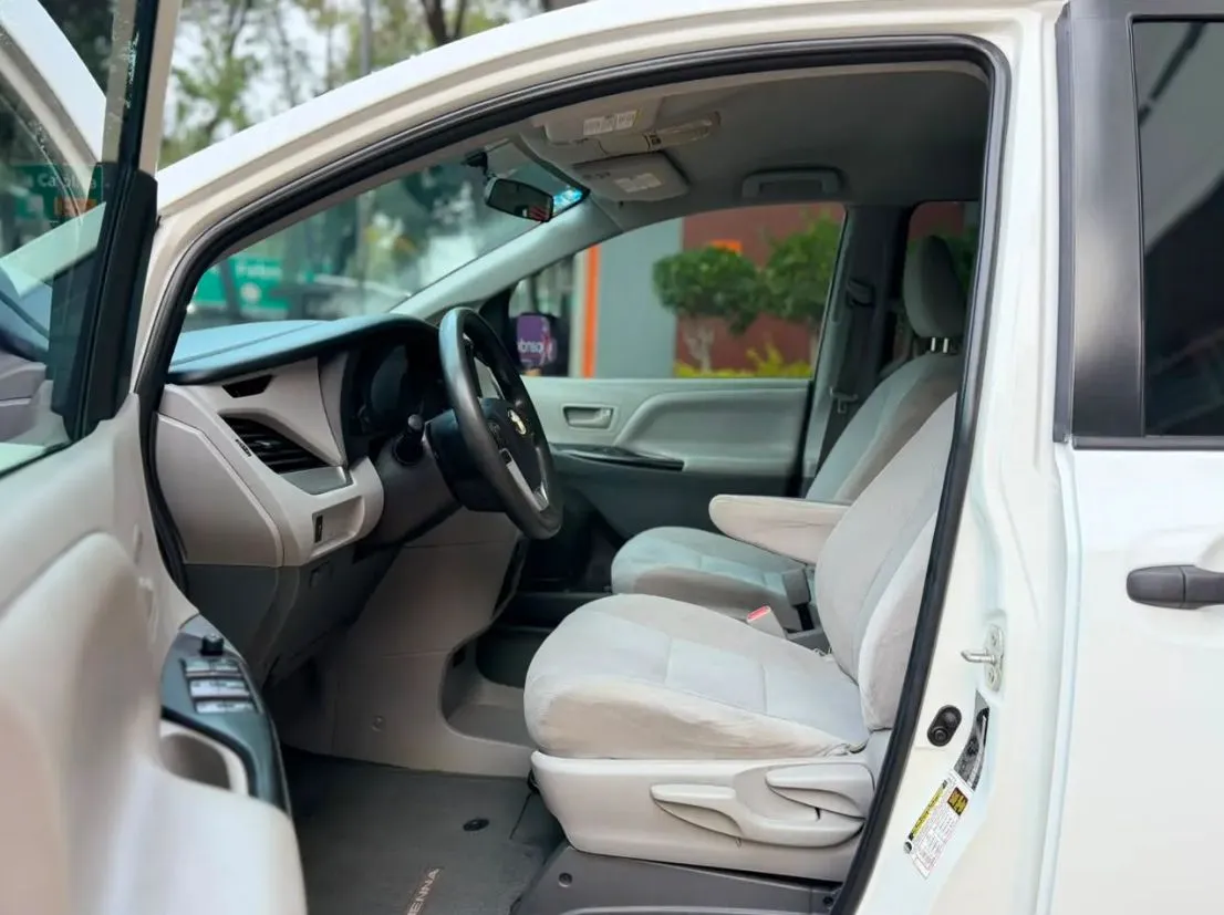 TOYOTA SIENNA CE 2020