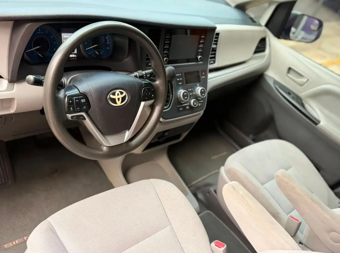 TOYOTA SIENNA CE 2020