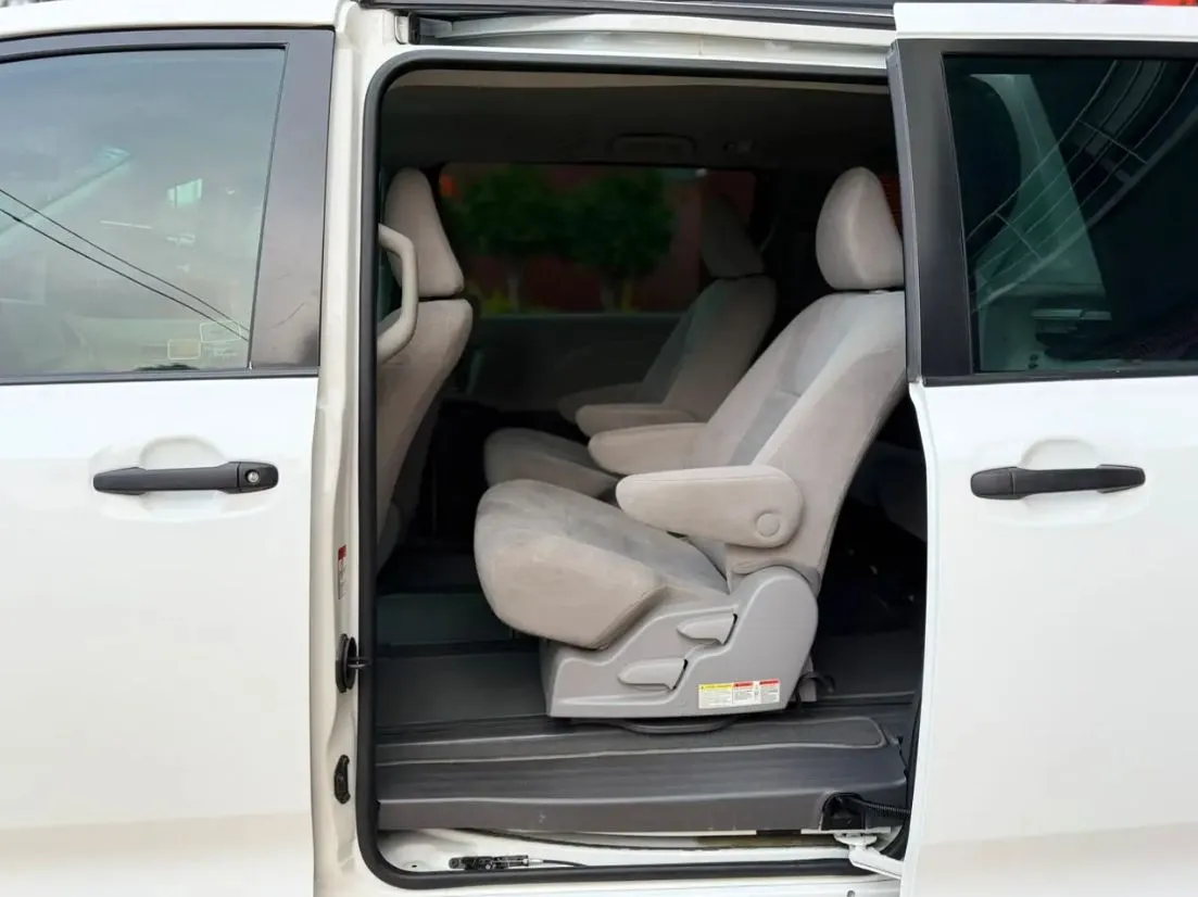 TOYOTA SIENNA CE 2020