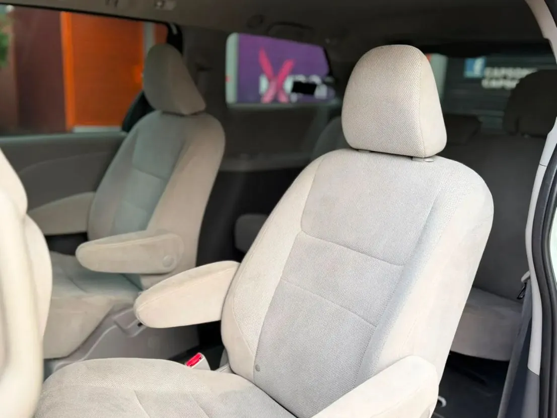 TOYOTA SIENNA CE 2020