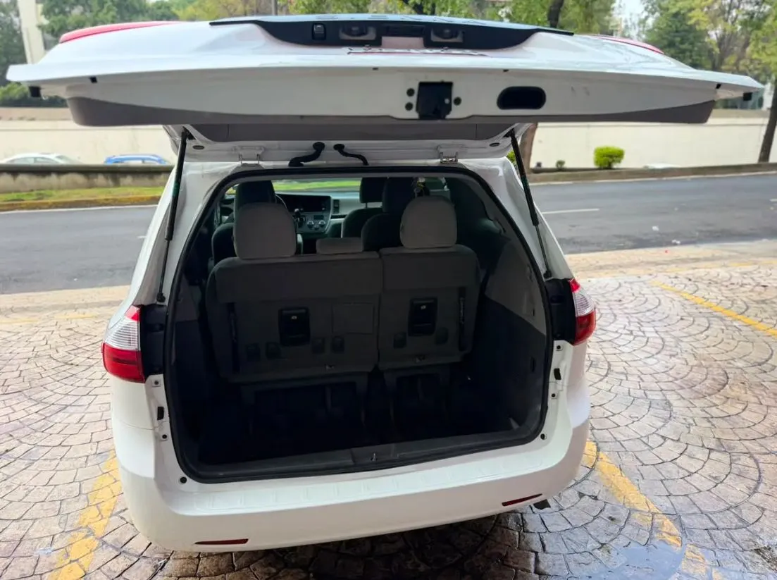 TOYOTA SIENNA CE 2020