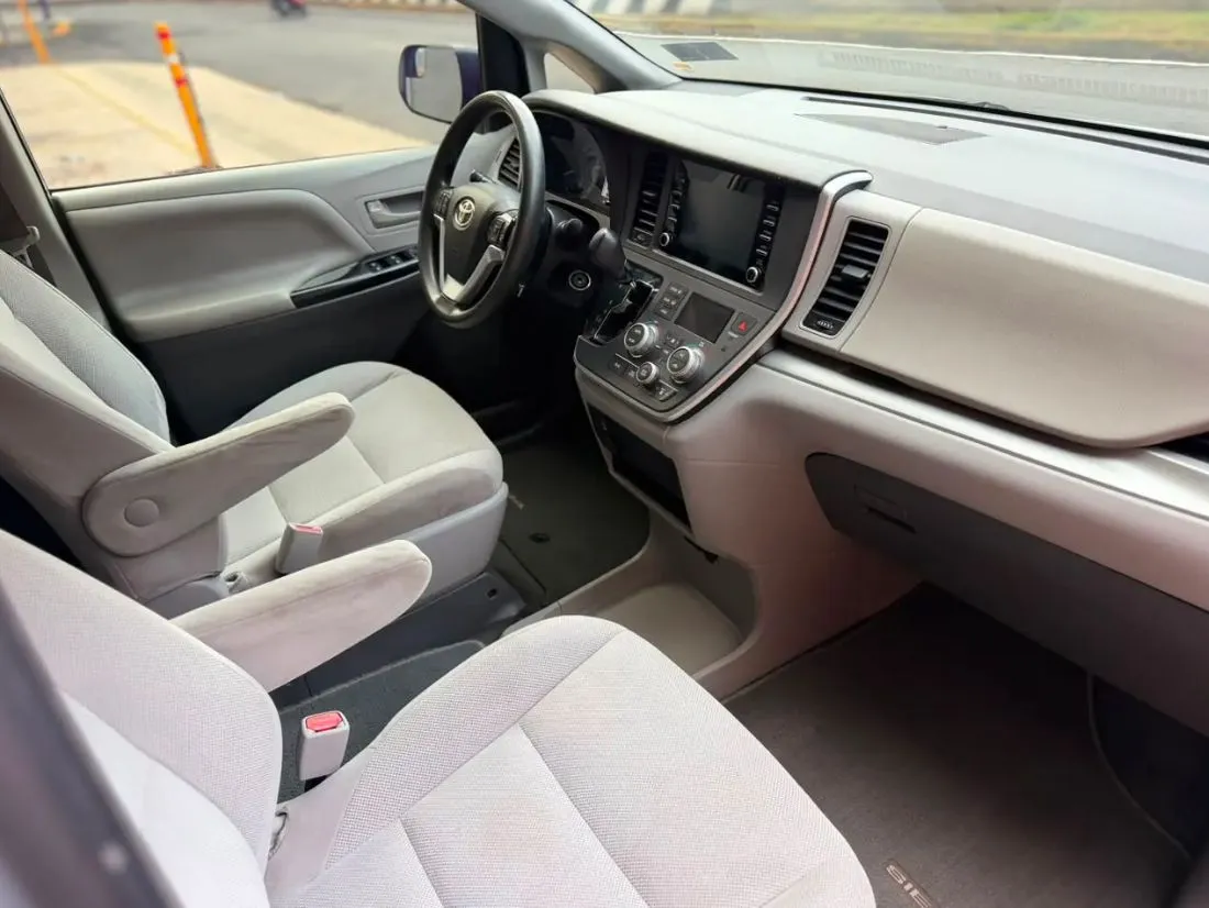 TOYOTA SIENNA CE 2020