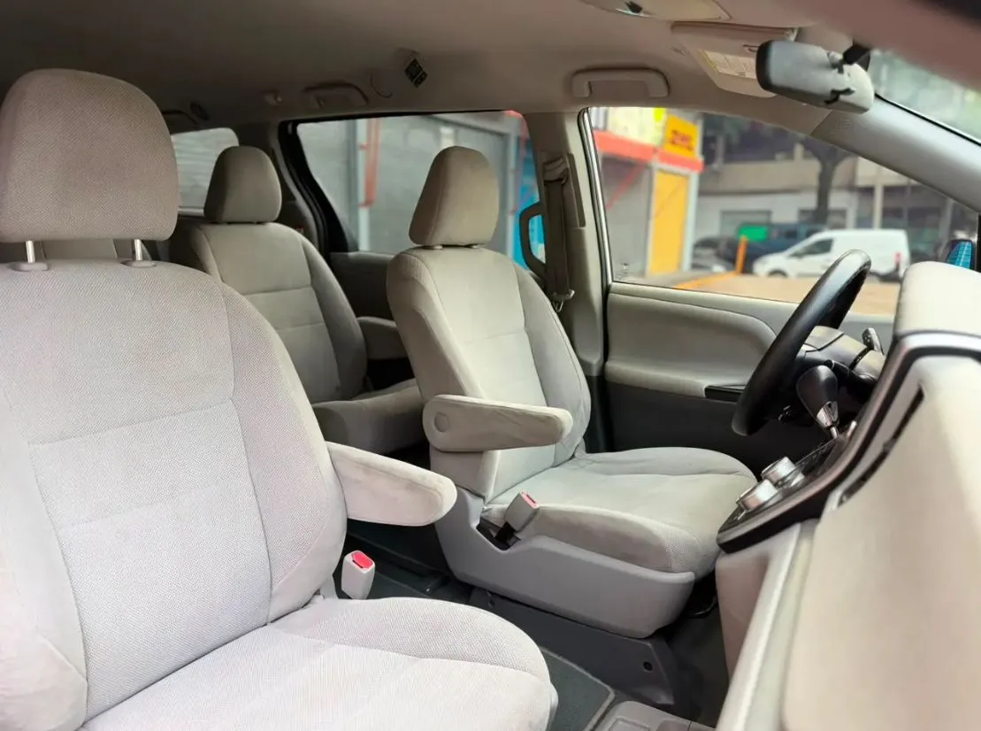 TOYOTA SIENNA CE 2020