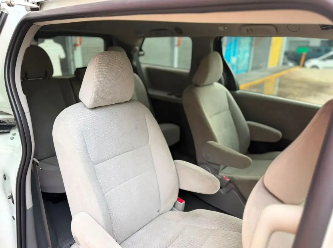 TOYOTA SIENNA CE 2020