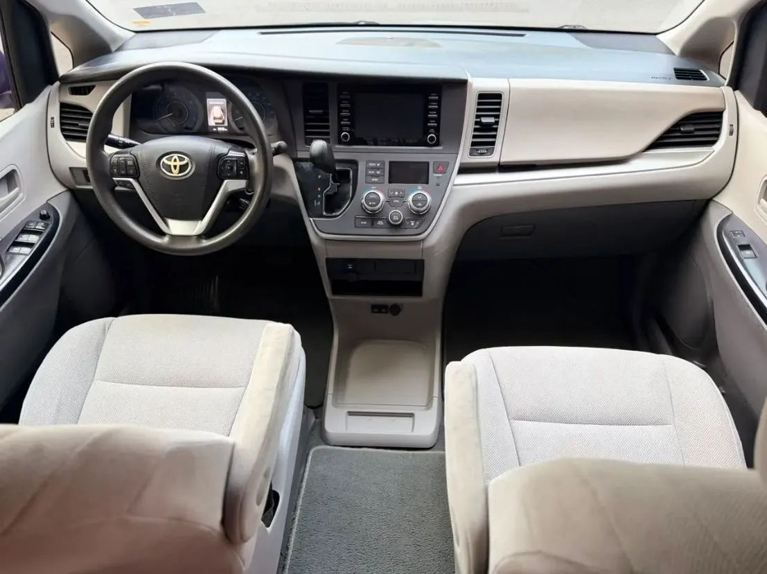 TOYOTA SIENNA CE 2020