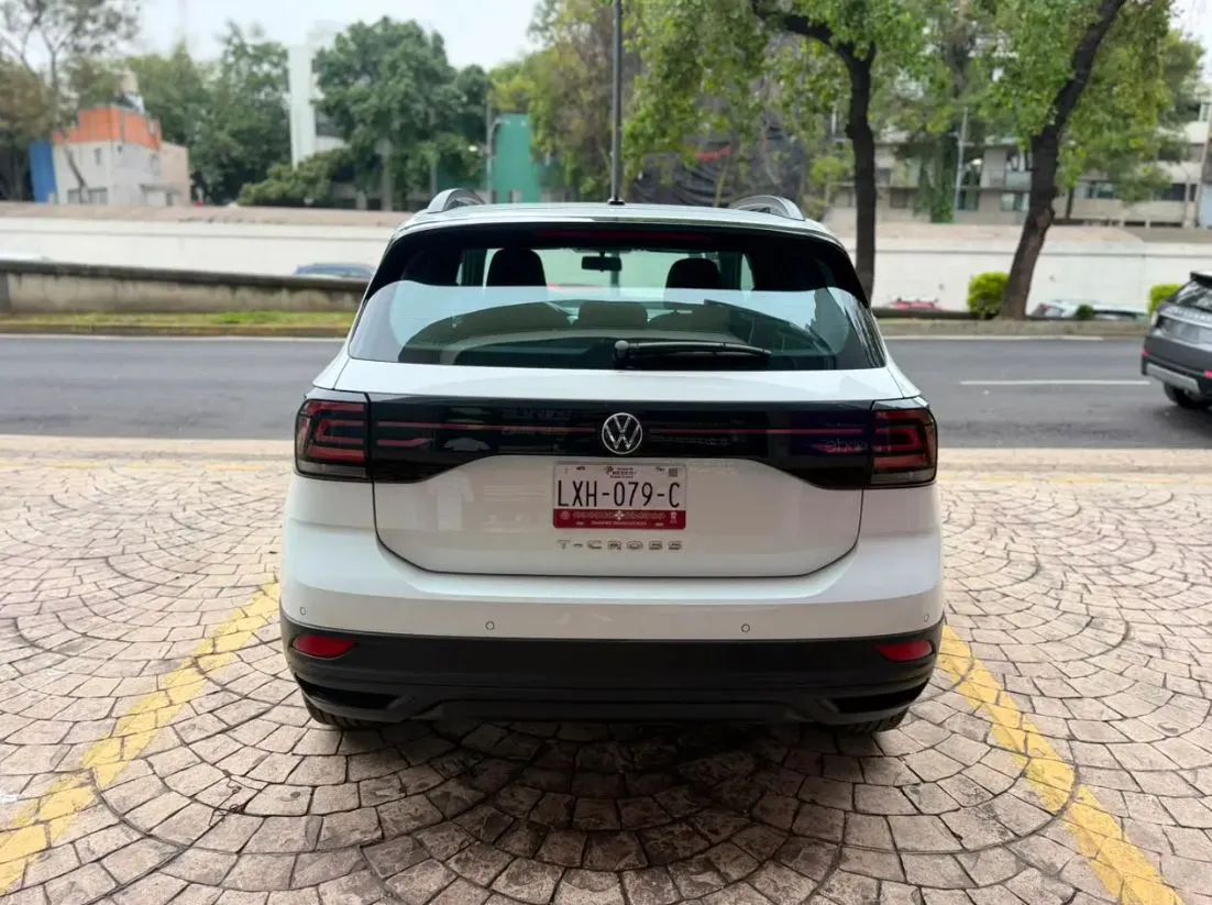 VOLKSWAGEN T-CROSS TRENDLINE 2024