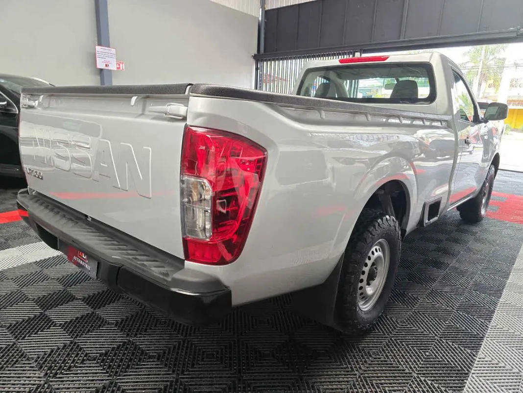 Nissan Pick Up NP300 2020 2p L4/2.4 Man A/C.