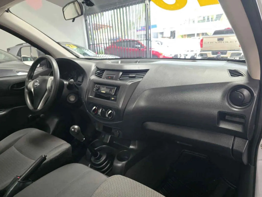 Nissan Pick Up NP300 2020 2p L4/2.4 Man A/C.