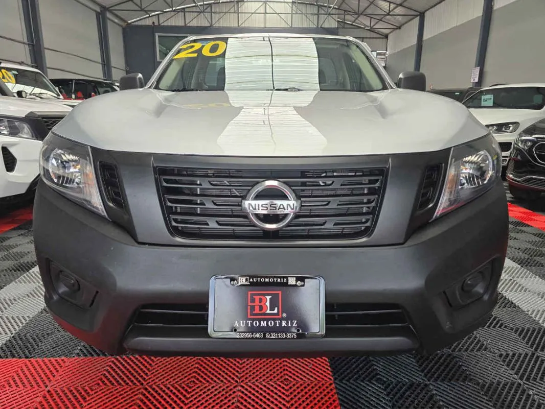 Nissan Pick Up NP300 2020 2p L4/2.4 Man A/C.
