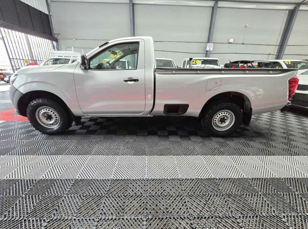 Nissan Pick Up NP300 2020 2p L4/2.4 Man A/C.
