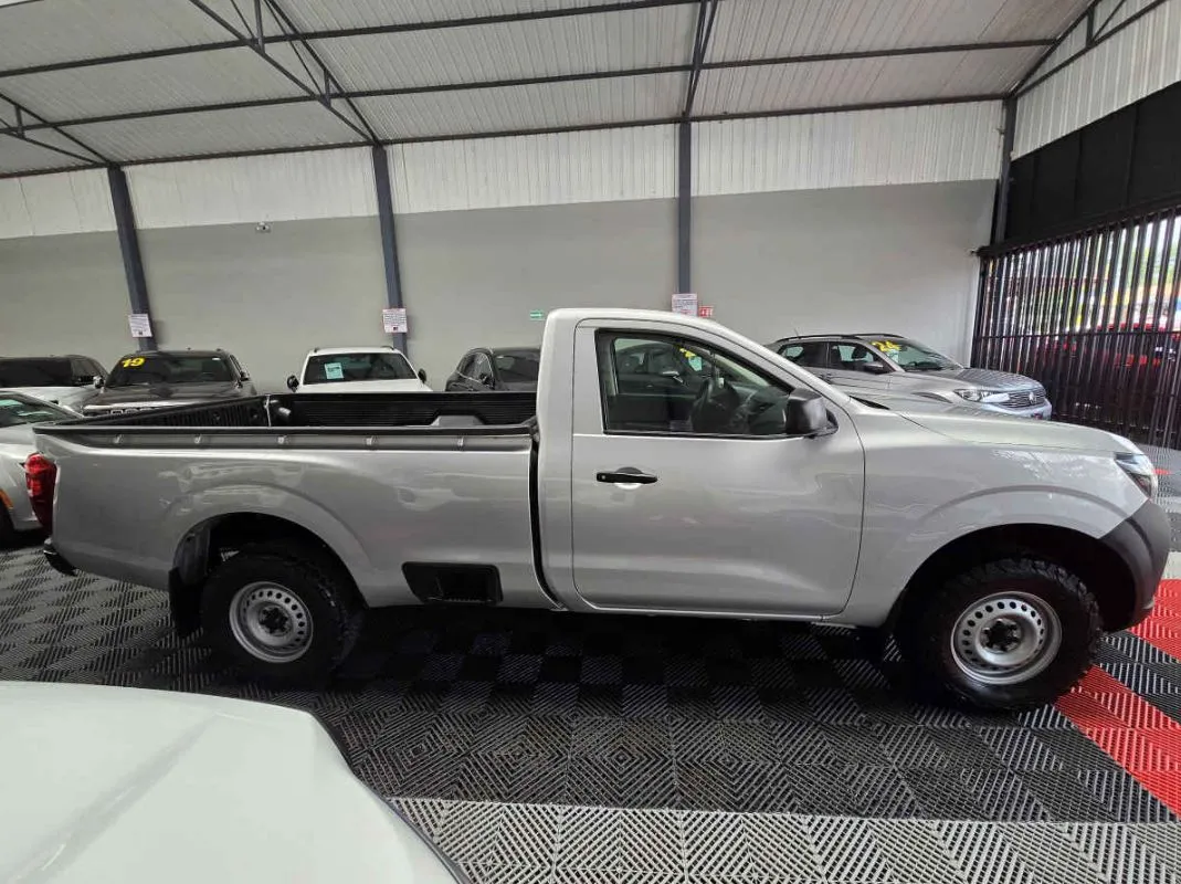 Nissan Pick Up NP300 2020 2p L4/2.4 Man A/C.