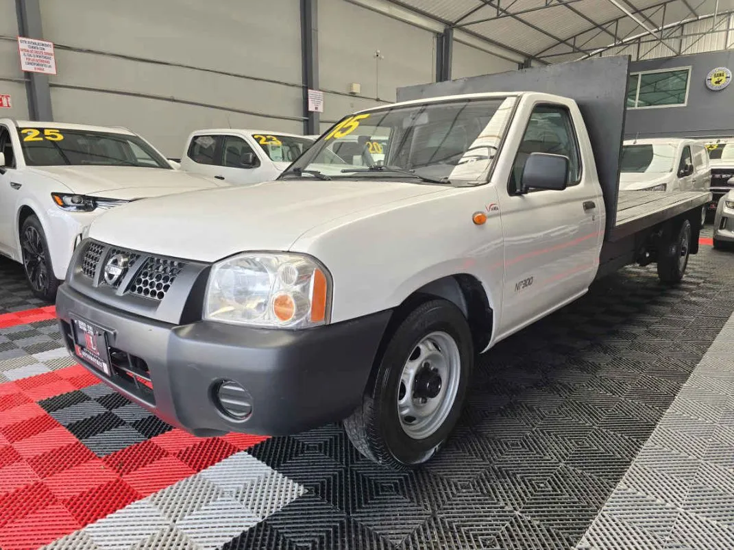 🚘 NISSAN NP300 PLATAFORMA LARGA 2015 🚘