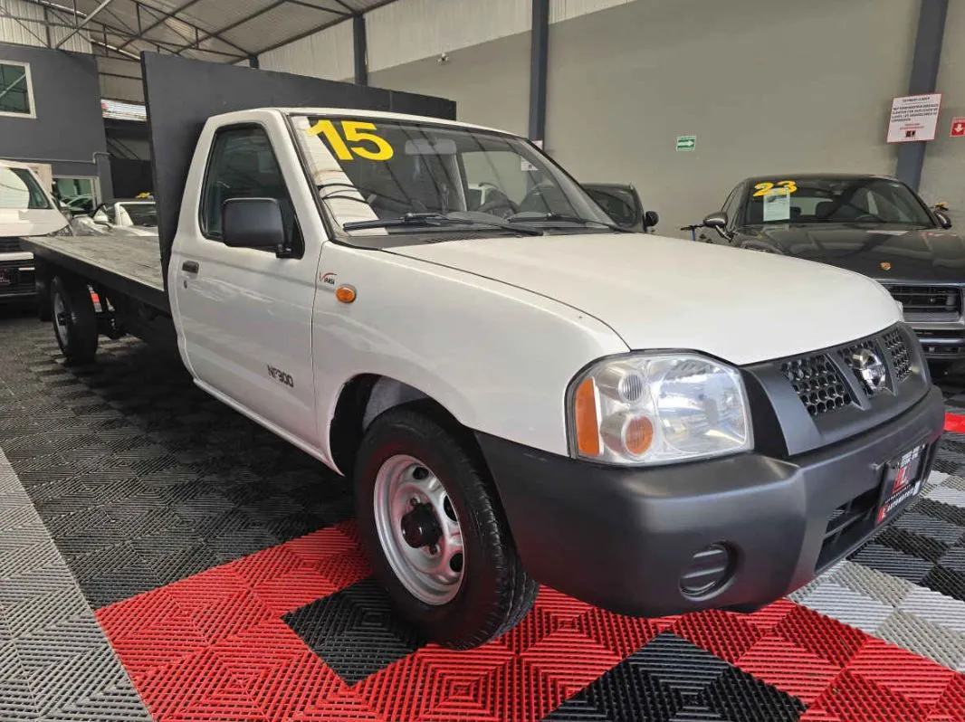 🚘 NISSAN NP300 PLATAFORMA LARGA 2015 🚘