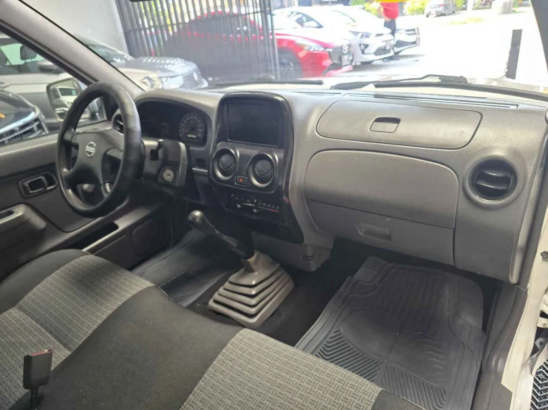 🚘 NISSAN NP300 PLATAFORMA LARGA 2015 🚘