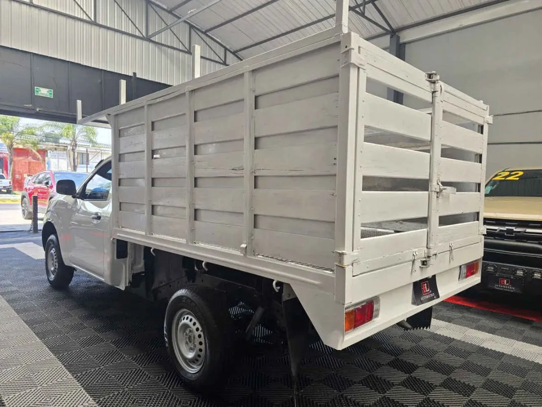 Nissan Estacas NP300 2020 2p L4/2.4 Man VDC.