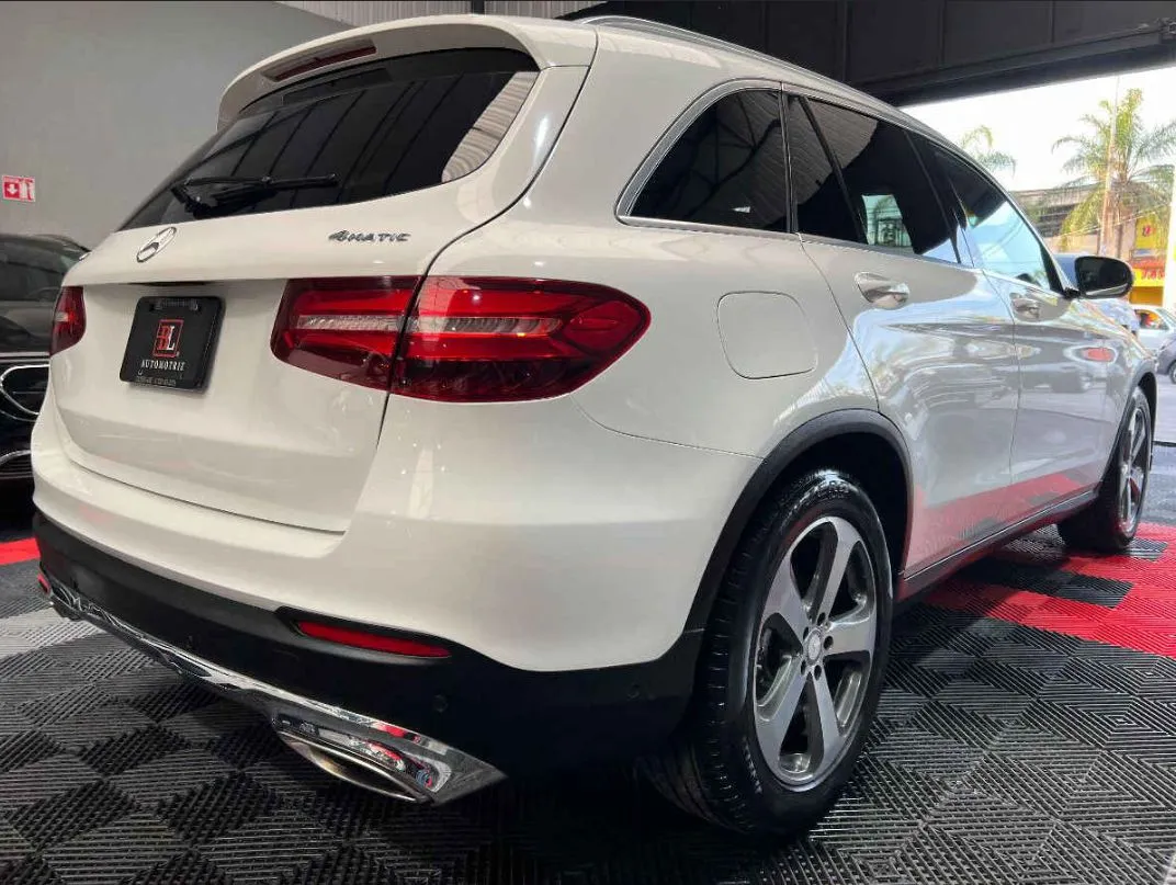 Mercedes-Benz Clase GLC 2017 GLC 300 Off Road L4/2.0/T Aut.