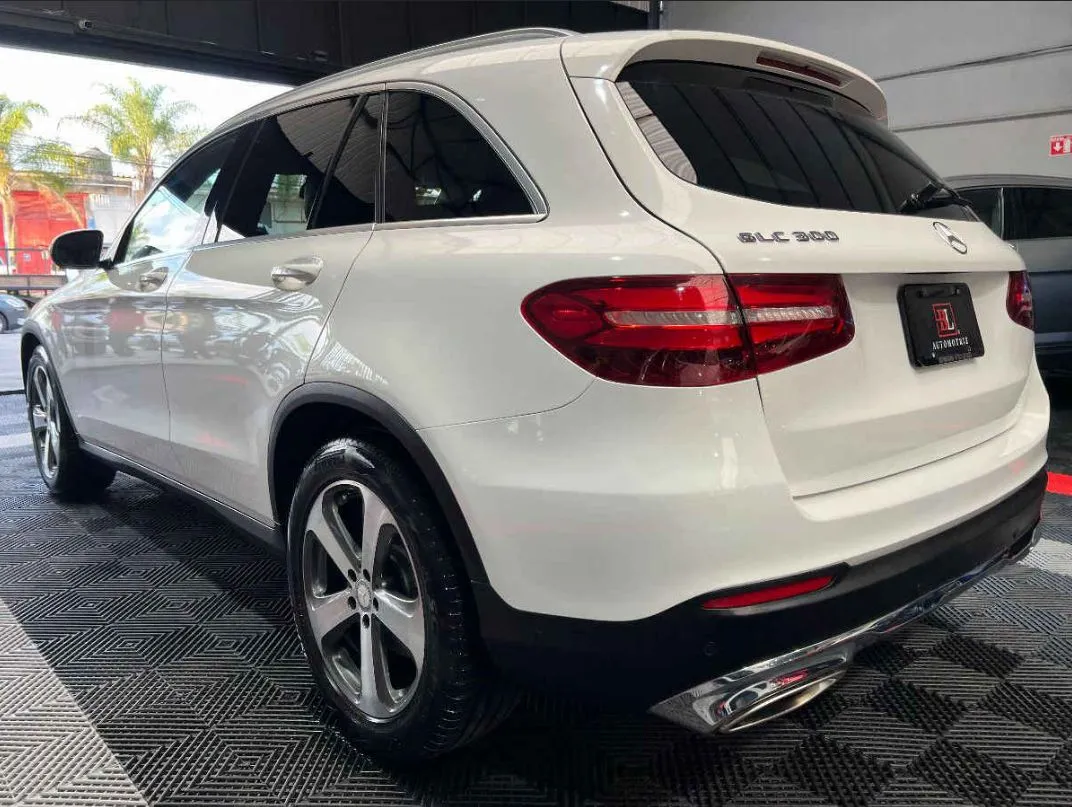 Mercedes-Benz Clase GLC 2017 GLC 300 Off Road L4/2.0/T Aut.