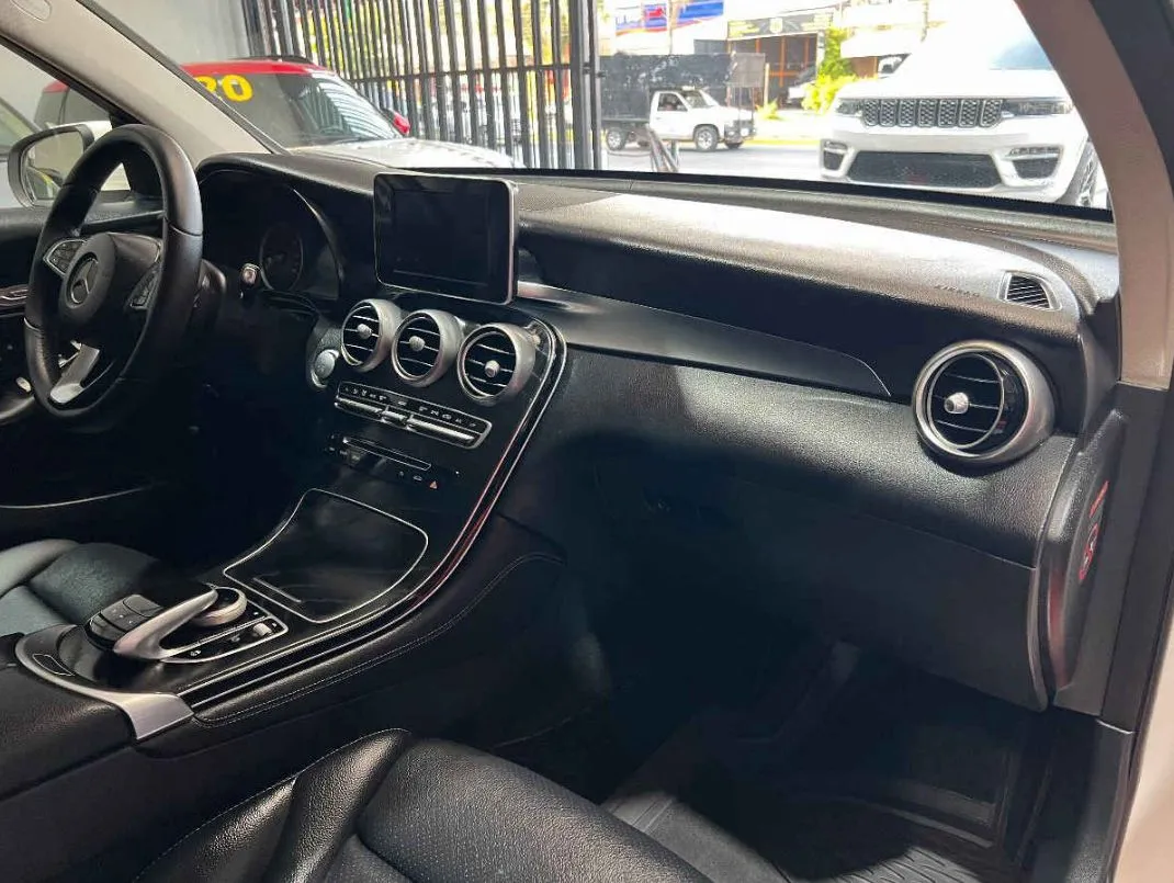 Mercedes-Benz Clase GLC 2017 GLC 300 Off Road L4/2.0/T Aut.