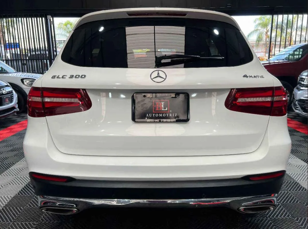 Mercedes-Benz Clase GLC 2017 GLC 300 Off Road L4/2.0/T Aut.