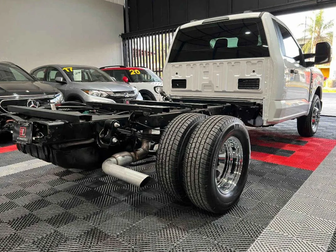 Ford F 350 2024 2p Chasis XL V8/7.3 Aut.
