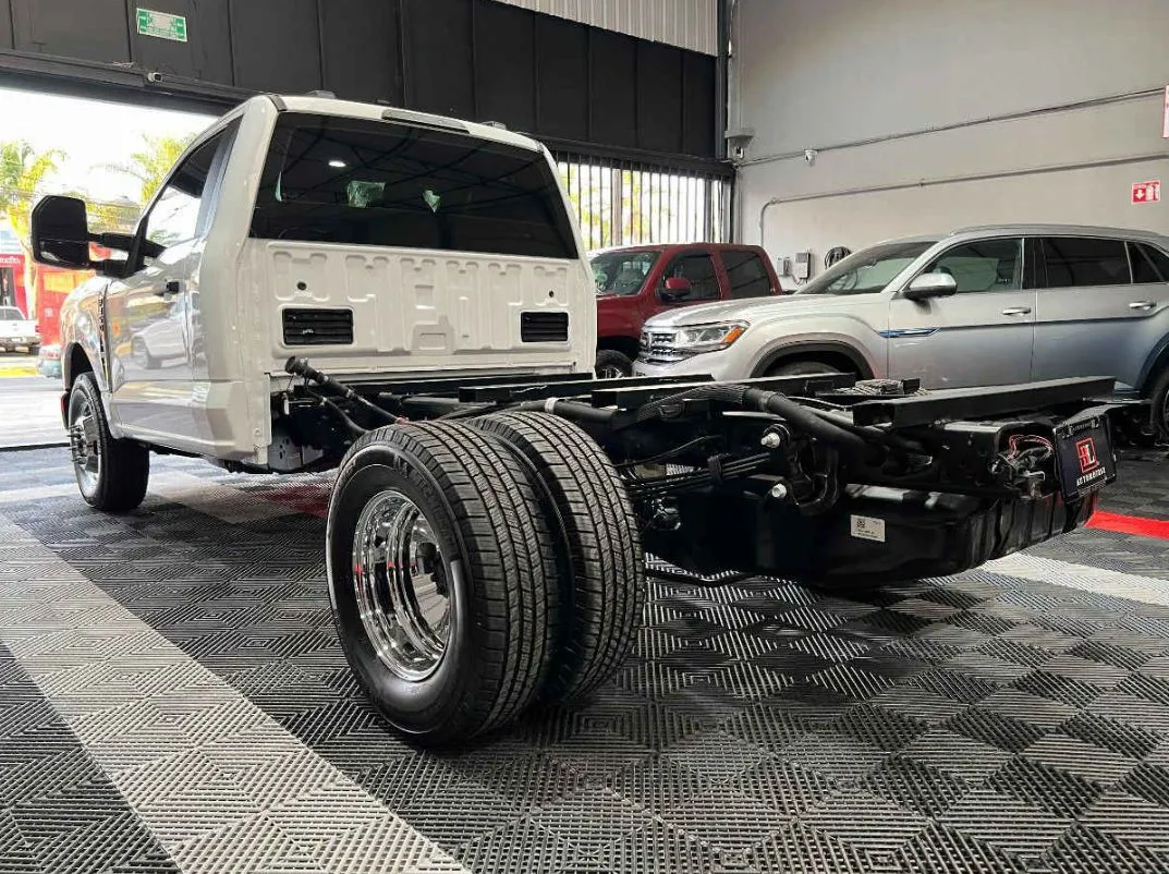 Ford F 350 2024 2p Chasis XL V8/7.3 Aut.