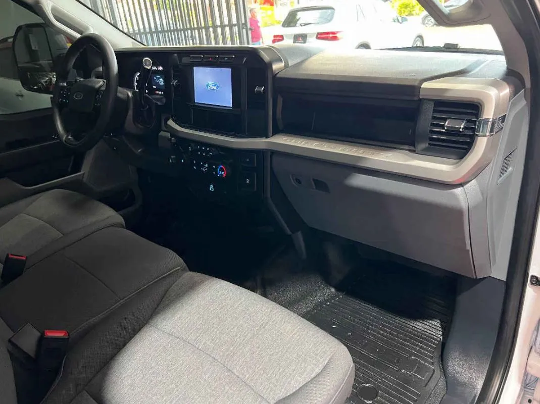 Ford F 350 2024 2p Chasis XL V8/7.3 Aut.