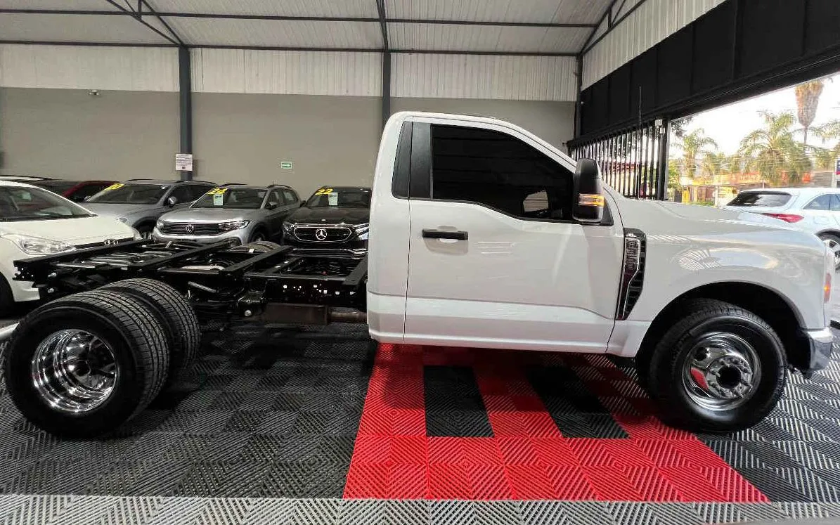 Ford F 350 2024 2p Chasis XL V8/7.3 Aut.