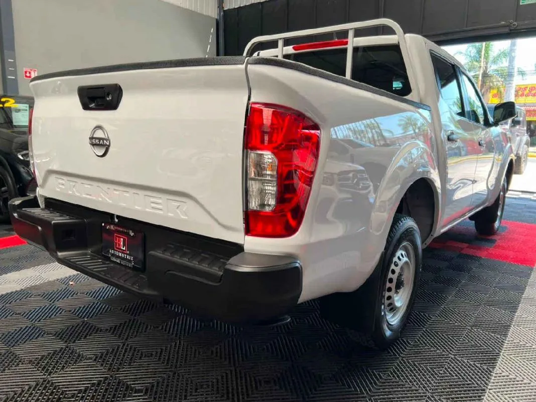 Nissan Frontier 2024 4p SE L4/2.5 Man.