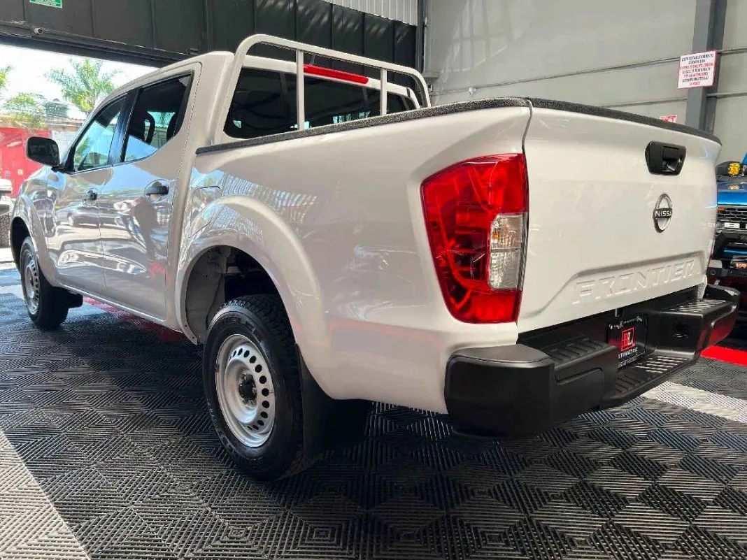 Nissan Frontier 2024 4p SE L4/2.5 Man.