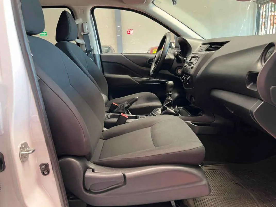 Nissan Frontier 2024 4p SE L4/2.5 Man.