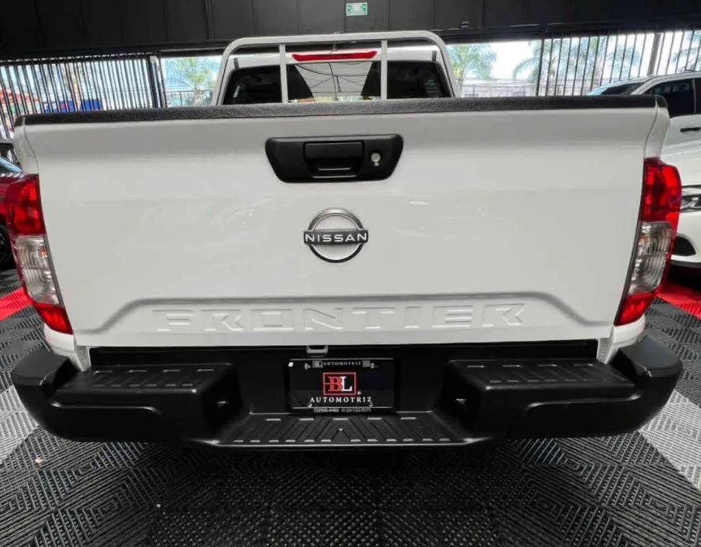 Nissan Frontier 2024 4p SE L4/2.5 Man.