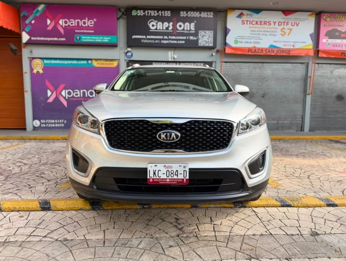KIA SORENTO LX 2018 3 FILAS DE ASIENTOS