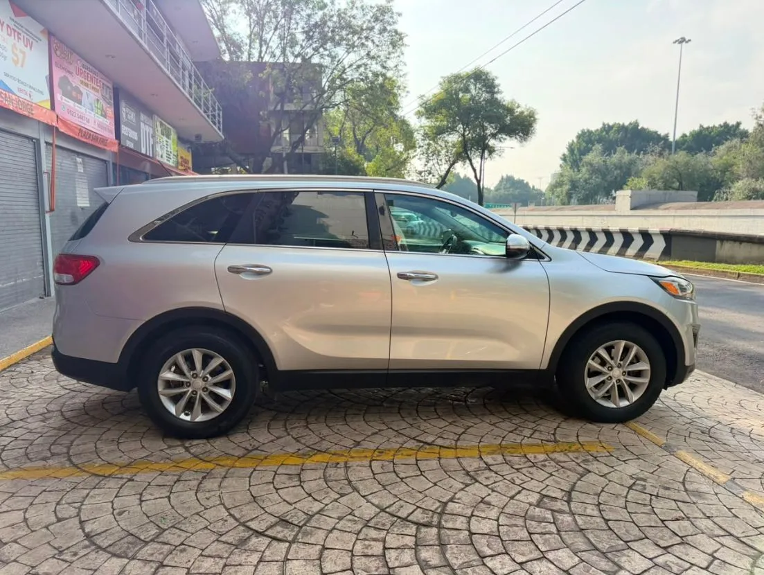 KIA SORENTO LX 2018 3 FILAS DE ASIENTOS