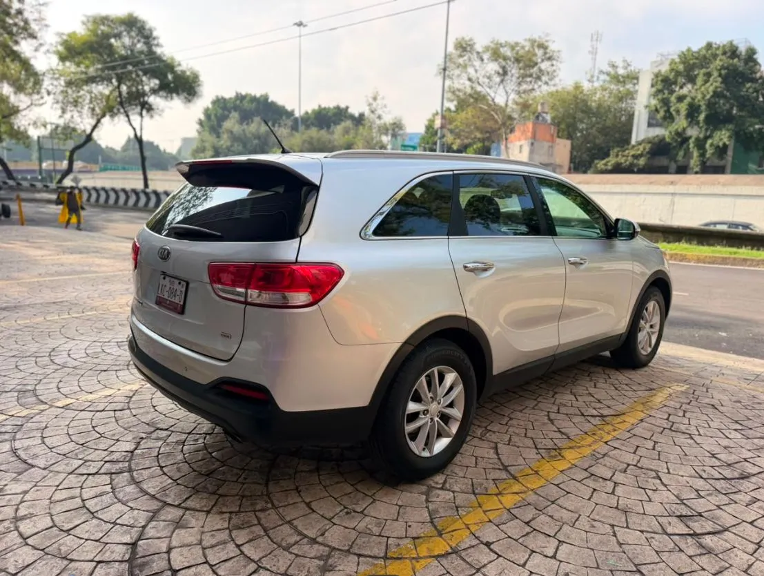 KIA SORENTO LX 2018 3 FILAS DE ASIENTOS