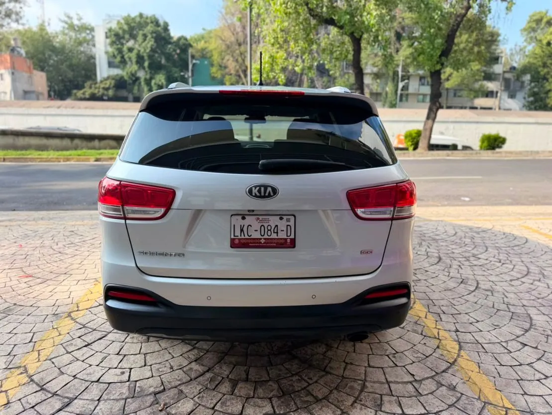 KIA SORENTO LX 2018 3 FILAS DE ASIENTOS