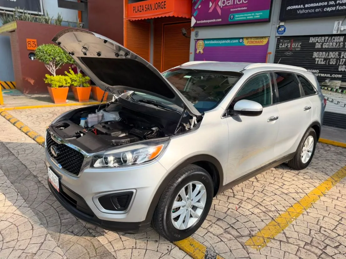 KIA SORENTO LX 2018 3 FILAS DE ASIENTOS