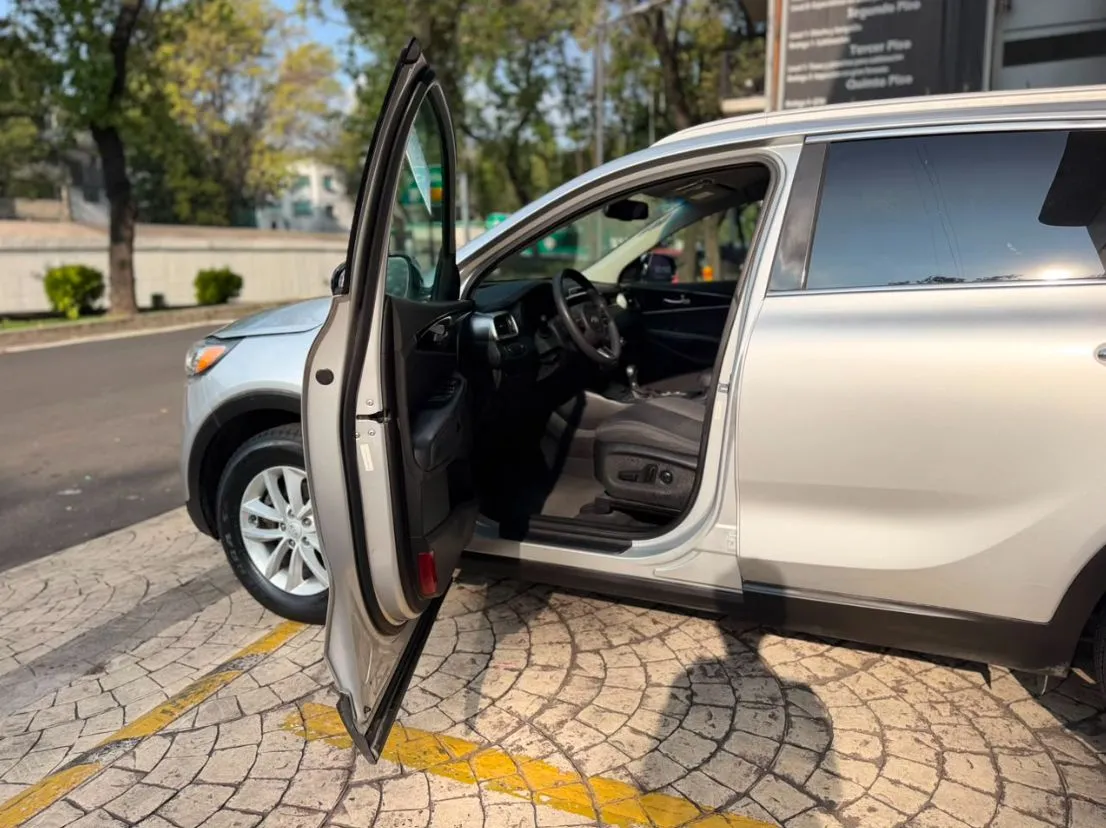 KIA SORENTO LX 2018 3 FILAS DE ASIENTOS