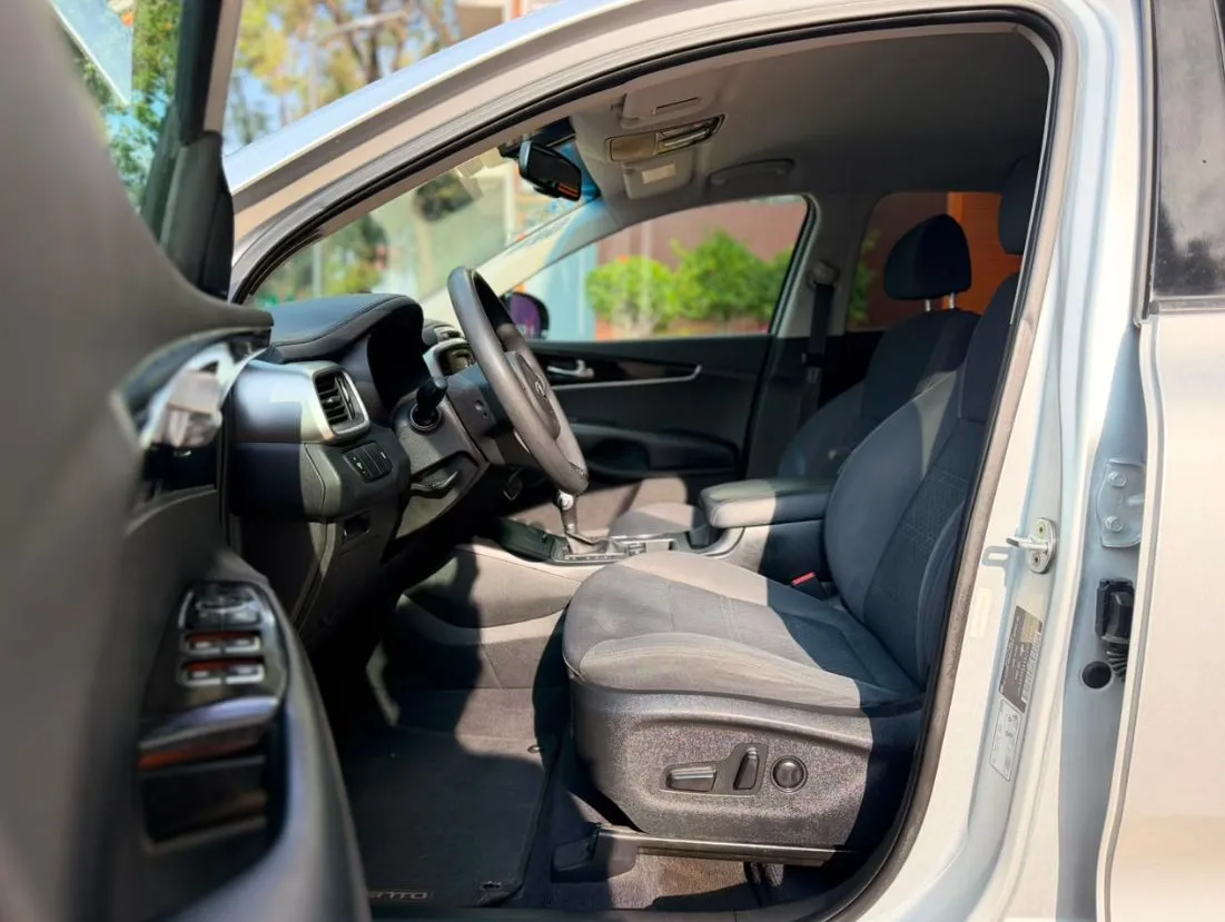KIA SORENTO LX 2018 3 FILAS DE ASIENTOS