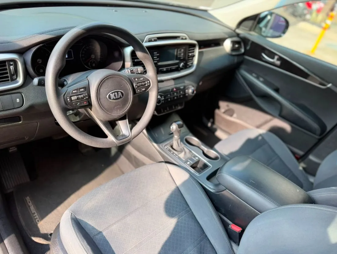 KIA SORENTO LX 2018 3 FILAS DE ASIENTOS