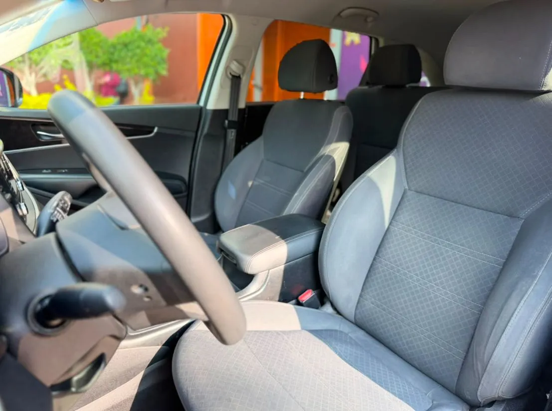 KIA SORENTO LX 2018 3 FILAS DE ASIENTOS