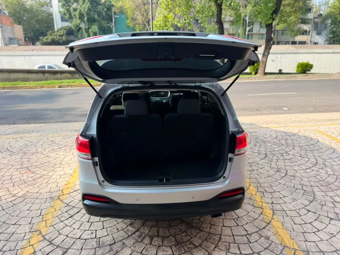 KIA SORENTO LX 2018 3 FILAS DE ASIENTOS