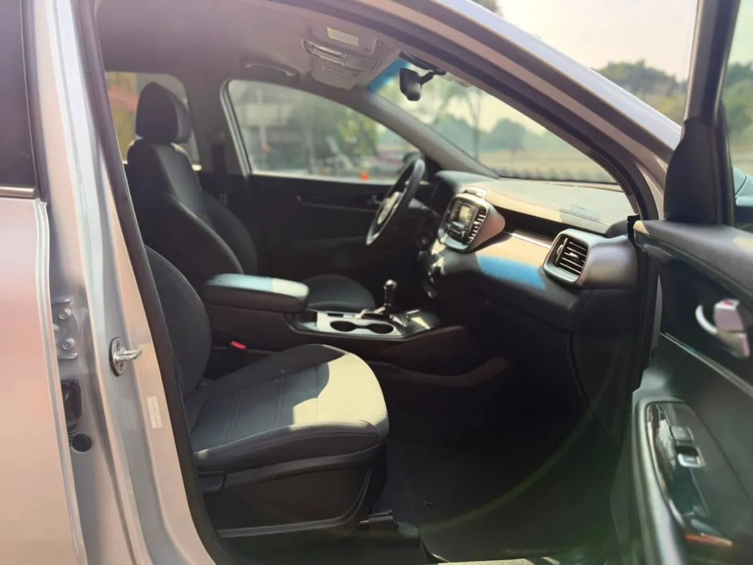 KIA SORENTO LX 2018 3 FILAS DE ASIENTOS