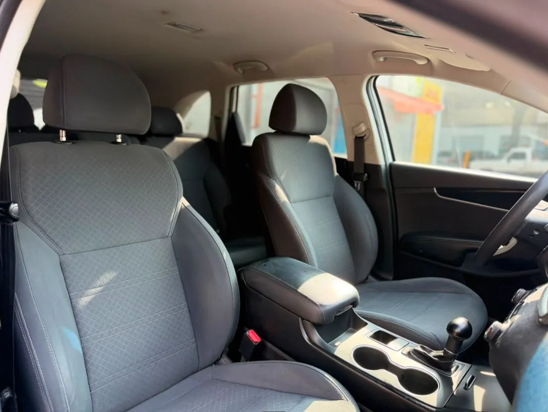 KIA SORENTO LX 2018 3 FILAS DE ASIENTOS