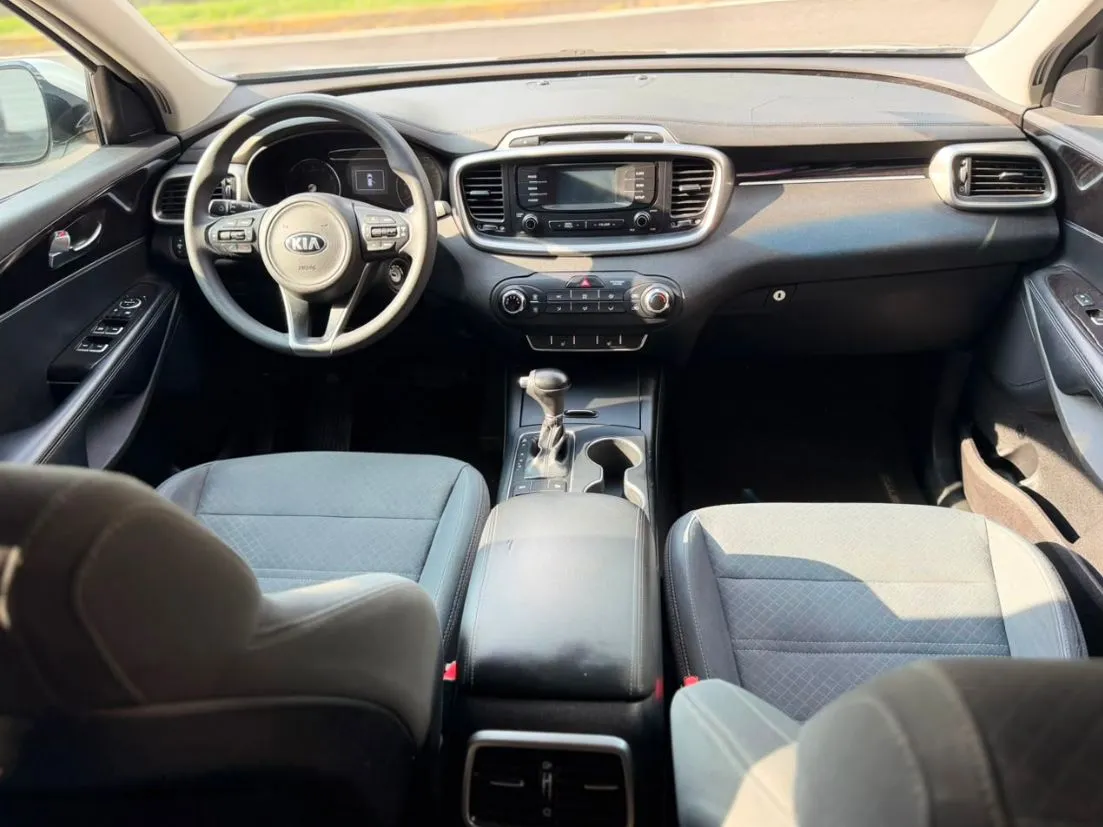 KIA SORENTO LX 2018 3 FILAS DE ASIENTOS
