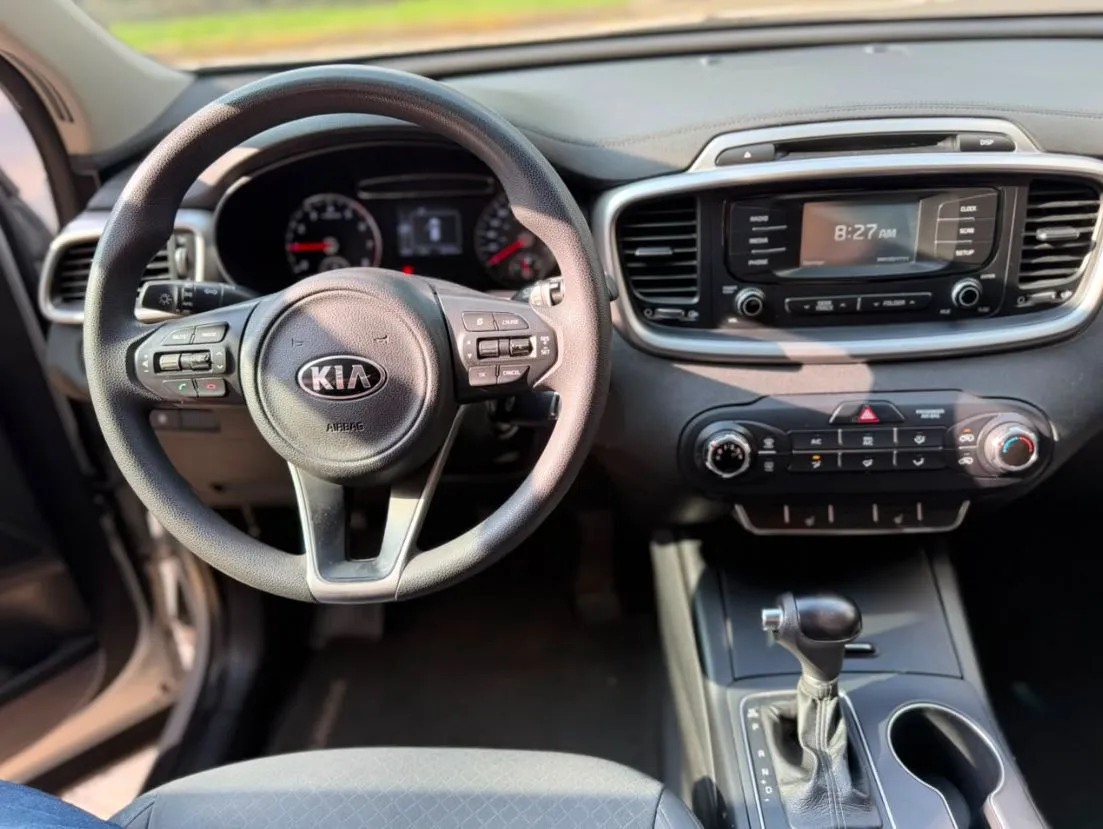 KIA SORENTO LX 2018 3 FILAS DE ASIENTOS