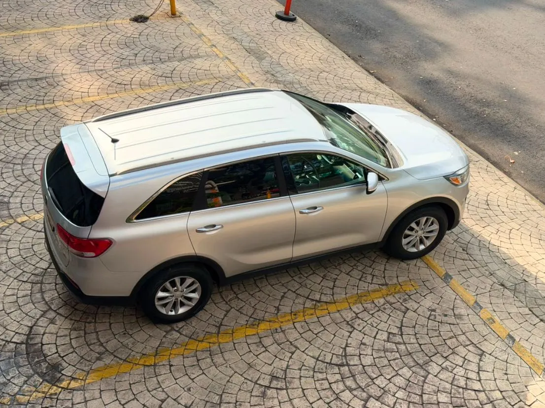 KIA SORENTO LX 2018 3 FILAS DE ASIENTOS